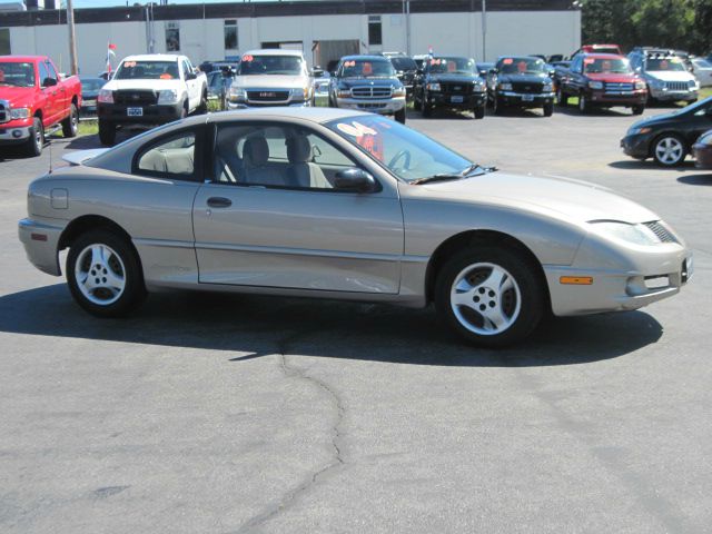 Pontiac Sunfire 2004 photo 2