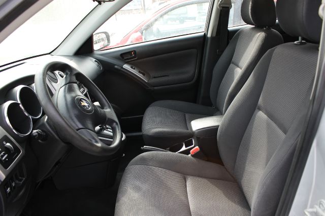 Pontiac Vibe 2002 photo 2