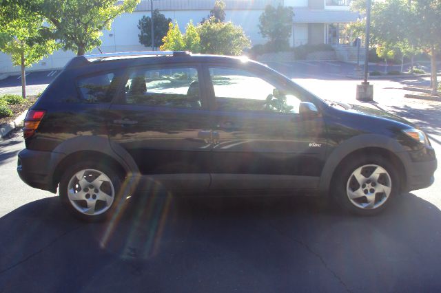 Pontiac Vibe 2003 photo 2