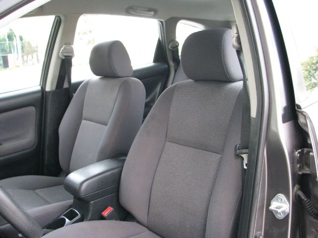 Pontiac Vibe 2003 photo 2