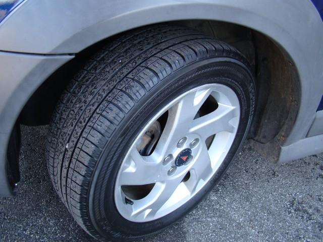Pontiac Vibe 2004 photo 2
