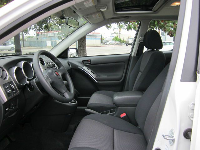 Pontiac Vibe 2004 photo 2