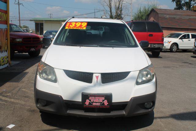 Pontiac Vibe 2004 photo 2
