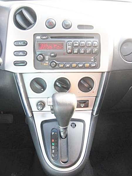 Pontiac Vibe 2004 photo 2