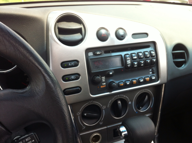 Pontiac Vibe 2004 photo 2