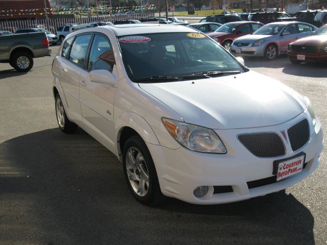 Pontiac Vibe 2005 photo 1