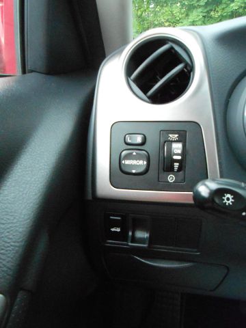 Pontiac Vibe 2005 photo 21