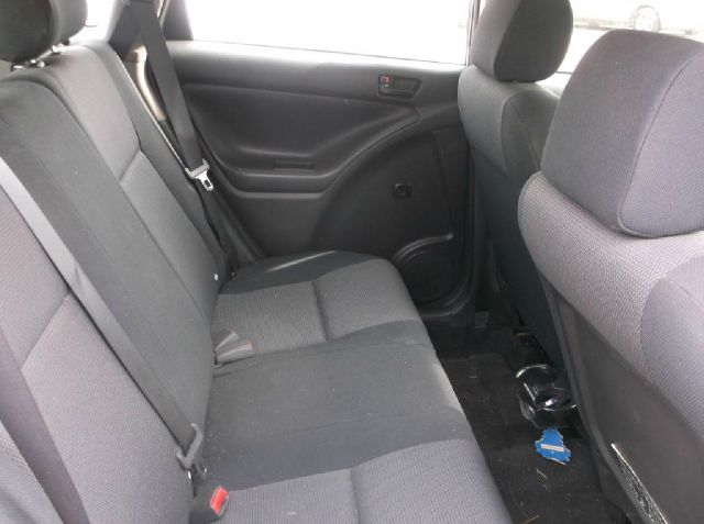 Pontiac Vibe 2005 photo 2