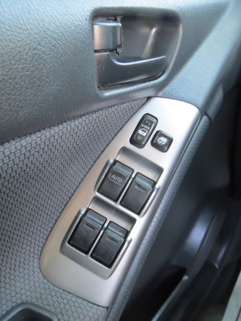 Pontiac Vibe Base SUV