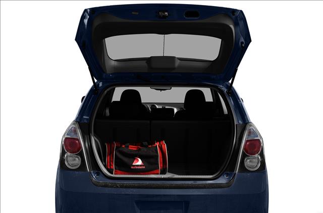 Pontiac Vibe 2010 photo 2