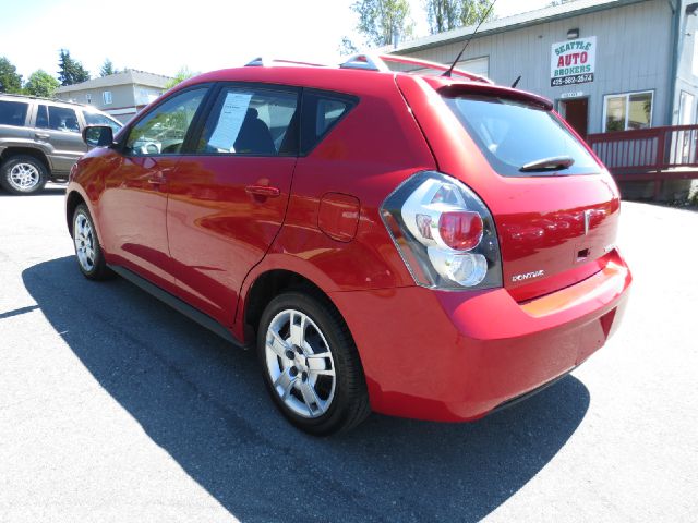 Pontiac Vibe 2010 photo 2