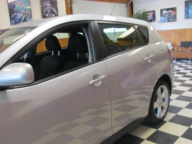 Pontiac Vibe 2010 photo 1