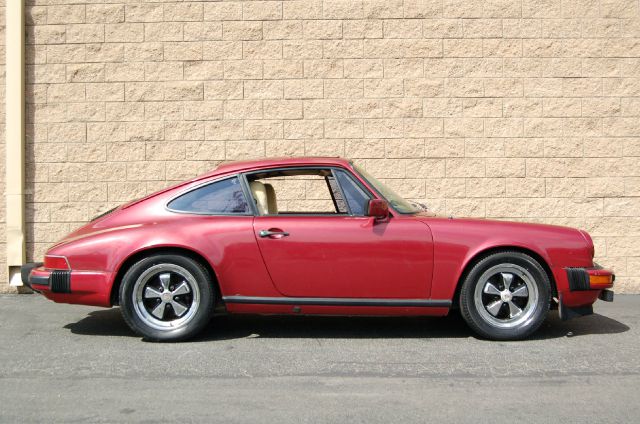 Porsche 911 1982 photo 2