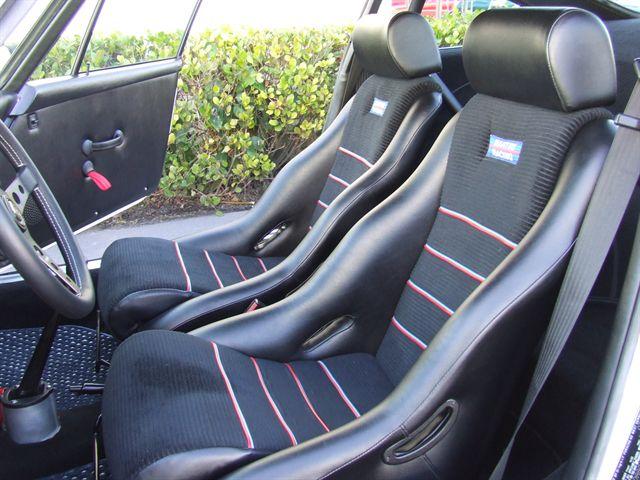 Porsche 911 1983 photo 2