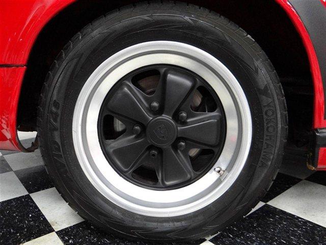 Porsche 911 1984 photo 13