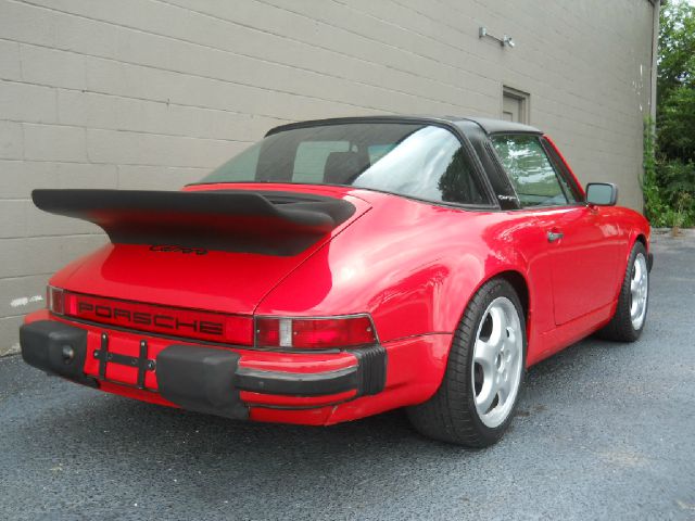 Porsche 911 1985 photo 1