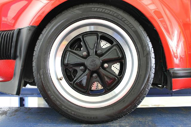 Porsche 911 1987 photo 12