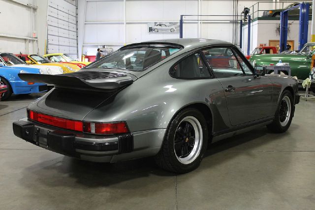 Porsche 911 1988 photo 1