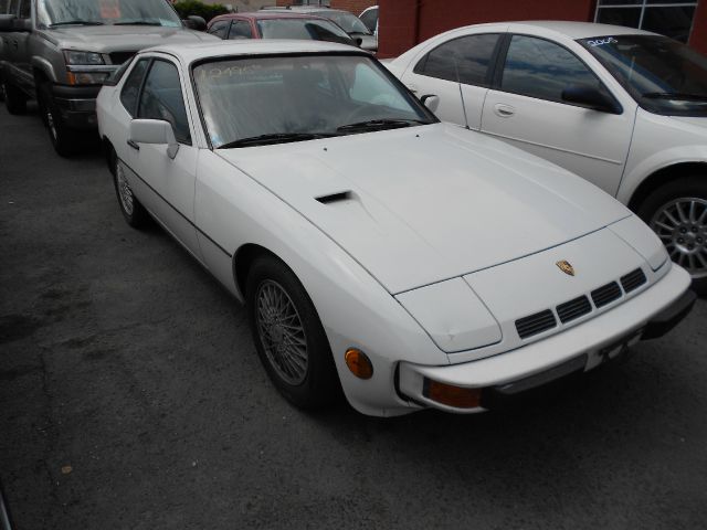Porsche 924 1980 photo 2