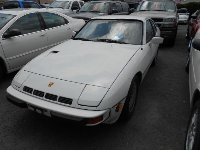 Porsche 924 1980 photo 4