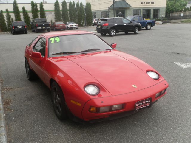 Porsche 928 1979 photo 1