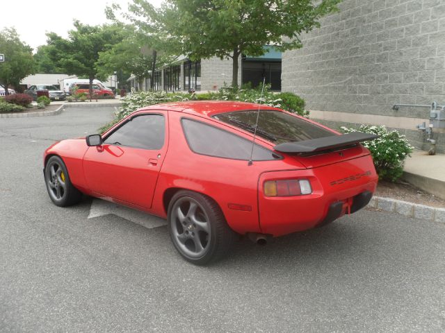 Porsche 928 1979 photo 11