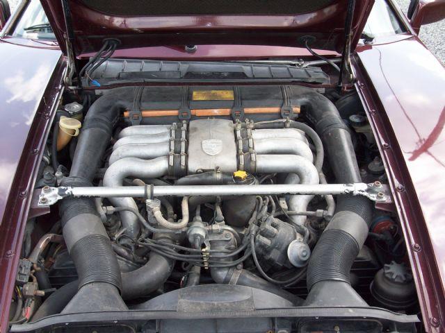 Porsche 928 1984 photo 2