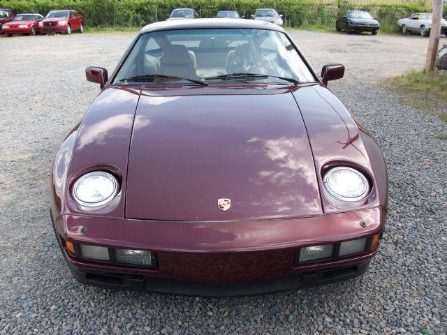 Porsche 928 1984 photo 3