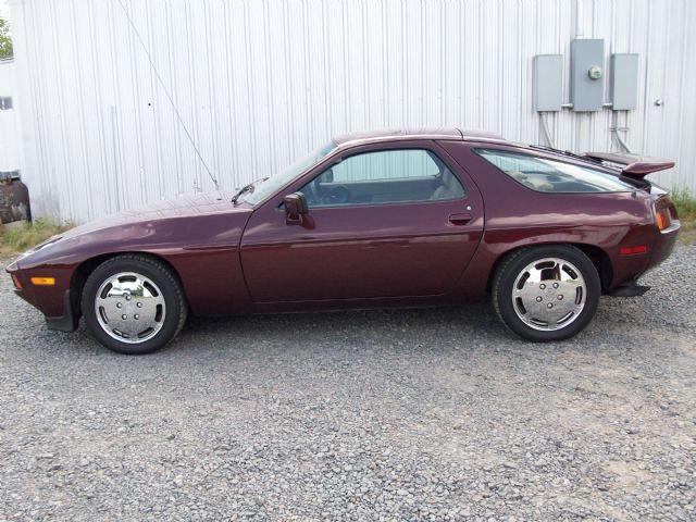 Porsche 928 1984 photo 5