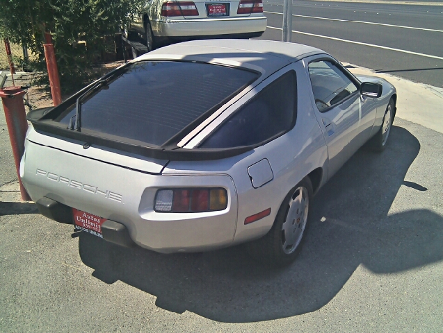 Porsche 928 1984 photo 7