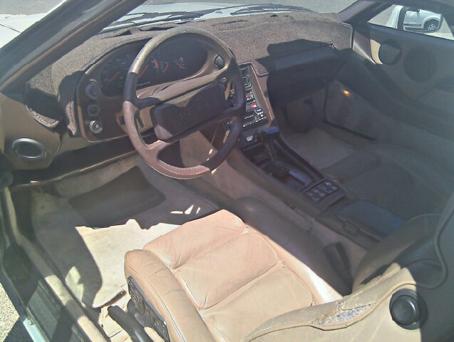 Porsche 928 1984 photo 9