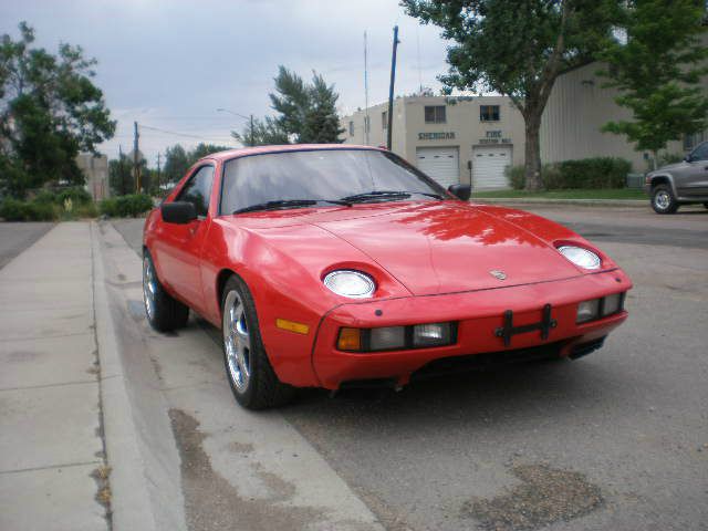 Porsche 928 1984 photo 1