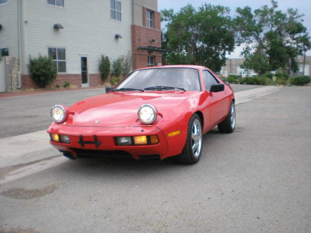 Porsche 928 1984 photo 2