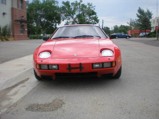 Porsche 928 1984 photo 4