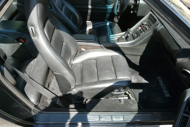 Porsche 928 1985 photo 1