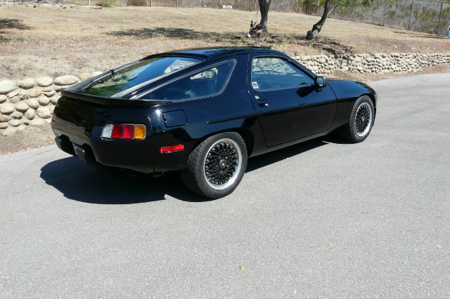 Porsche 928 1985 photo 2