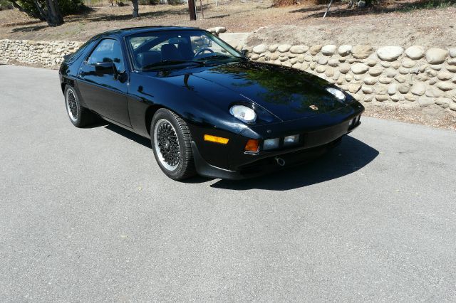 Porsche 928 1985 photo 3