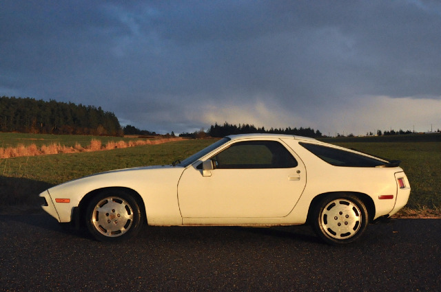 Porsche 928 1985 photo 1