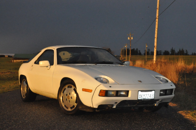 Porsche 928 1985 photo 2