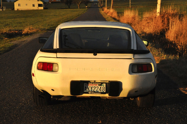 Porsche 928 1985 photo 4