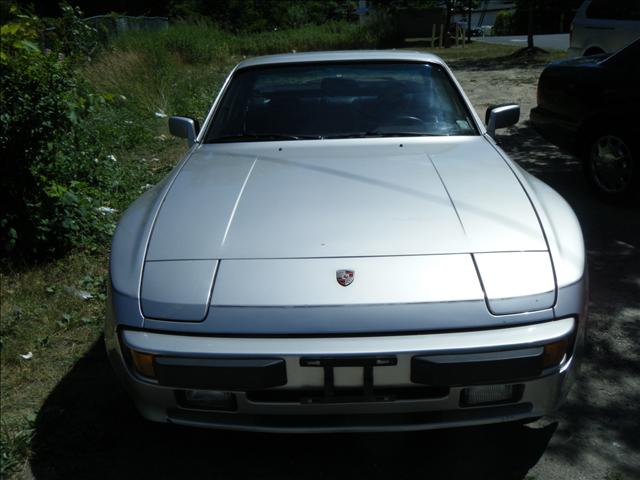 Porsche 944 Base Coupe