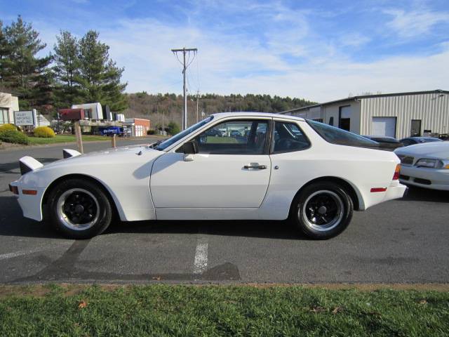 Porsche 944 Base Coupe