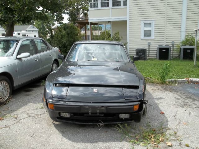 Porsche 944 1983 photo 1
