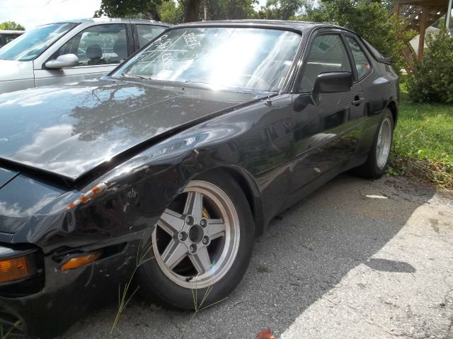 Porsche 944 1983 photo 2