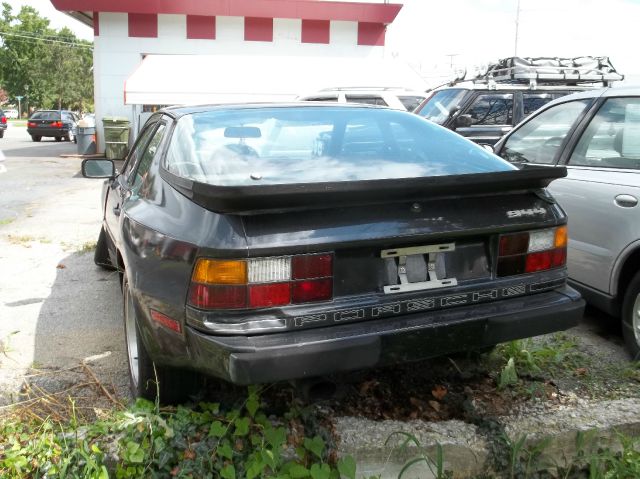 Porsche 944 1983 photo 3