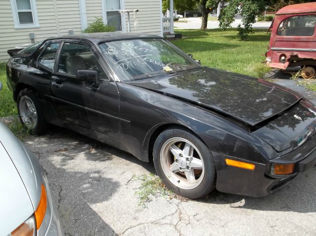 Porsche 944 1983 photo 4