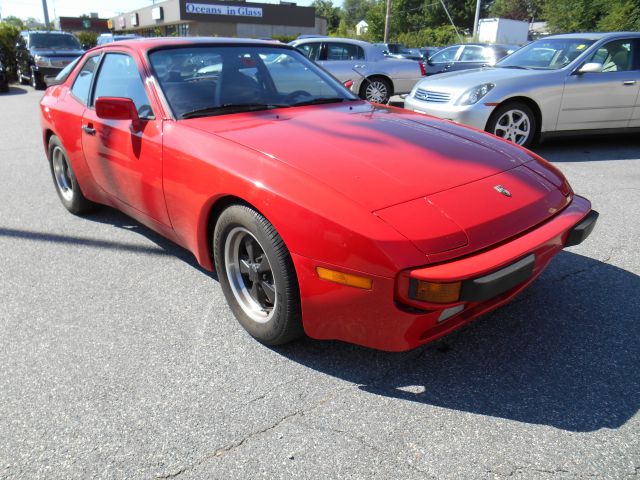 Porsche 944 1984 photo 1