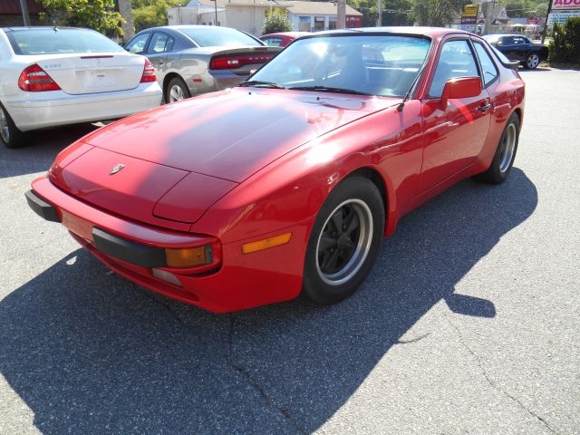 Porsche 944 1984 photo 2