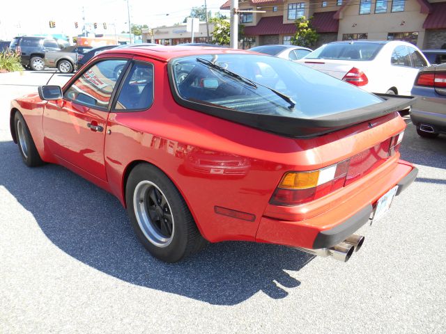 Porsche 944 1984 photo 4