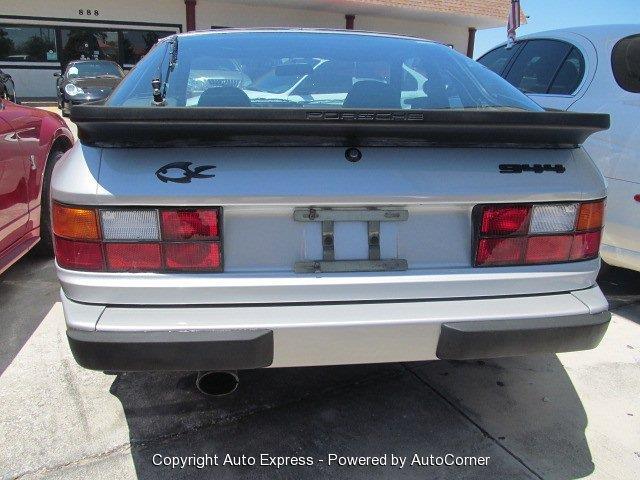Porsche 944 1984 photo 2